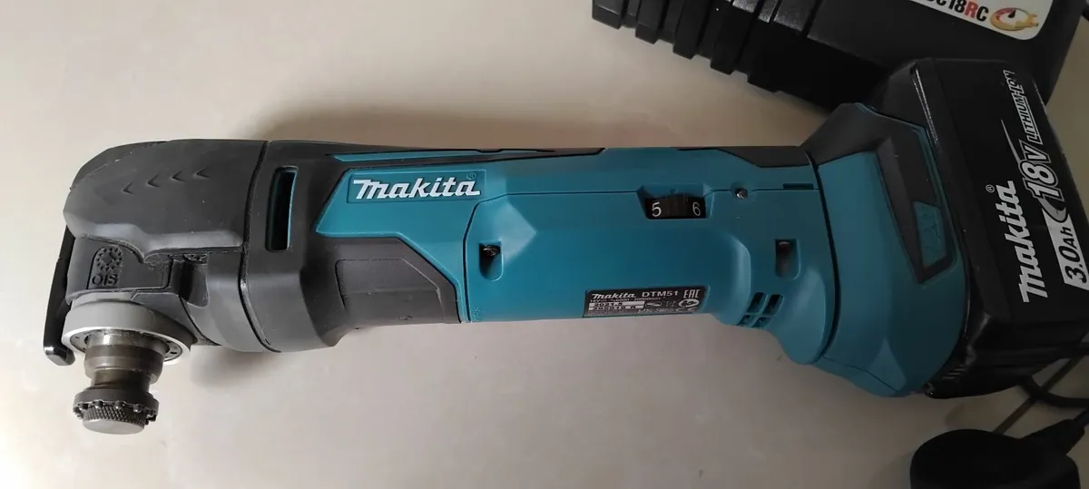 Makita DTW450 Impact Wrench + DTM51 Multi Tool 18v - Image 4