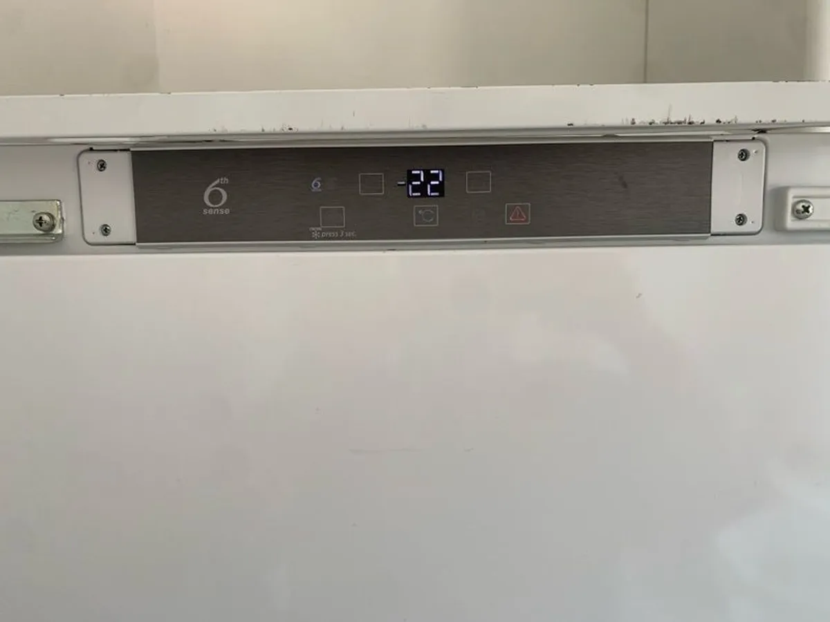 Whirlpool 6th sense integrated freezer - Image 2