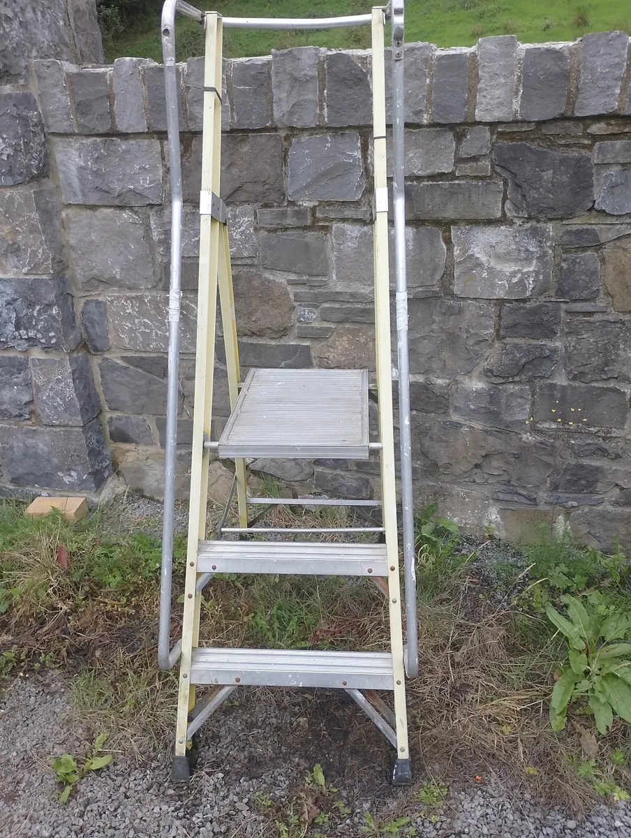 Clow fiberglass aluminum podium platform steps - Image 2
