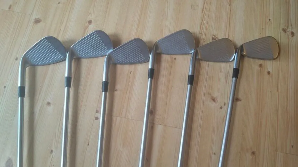 Mizuno JPX 900 Hot Metal Irons 5-PW - Image 1