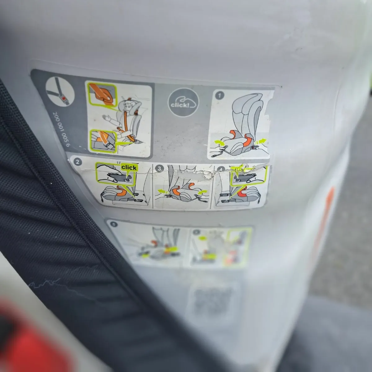 Childrens car seat - Image 4