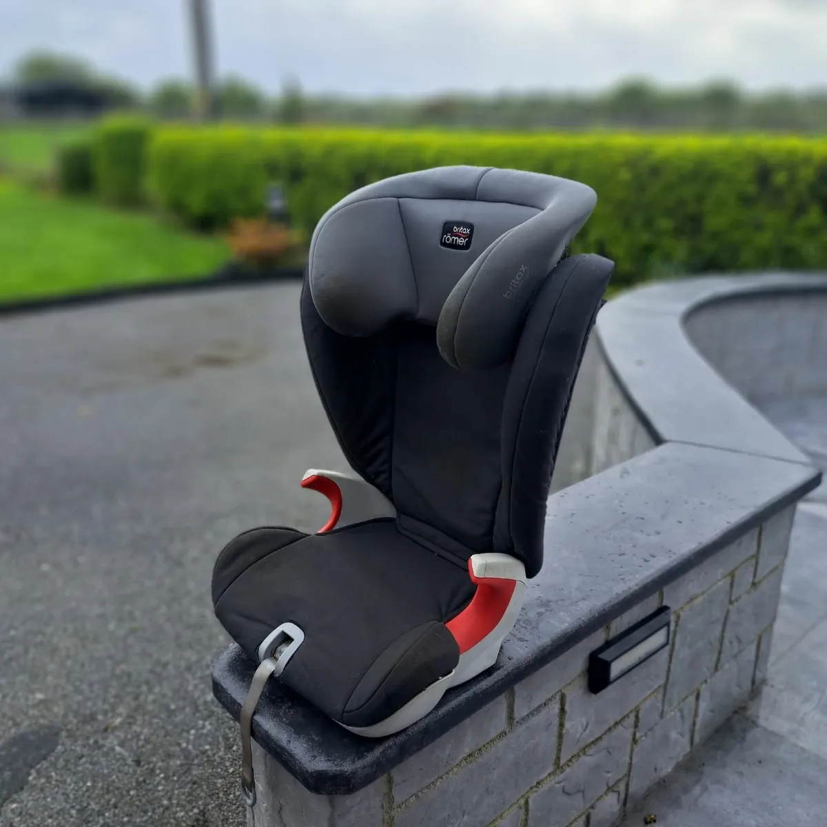Childrens car seat - Image 1