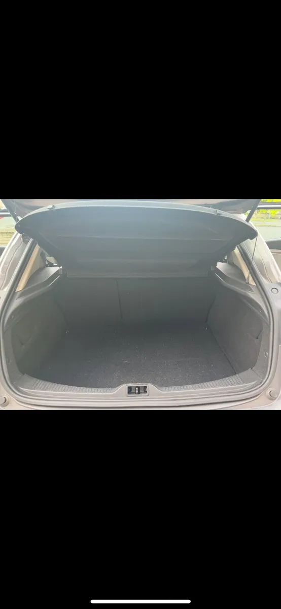 Renault Megane 2010 - Image 2