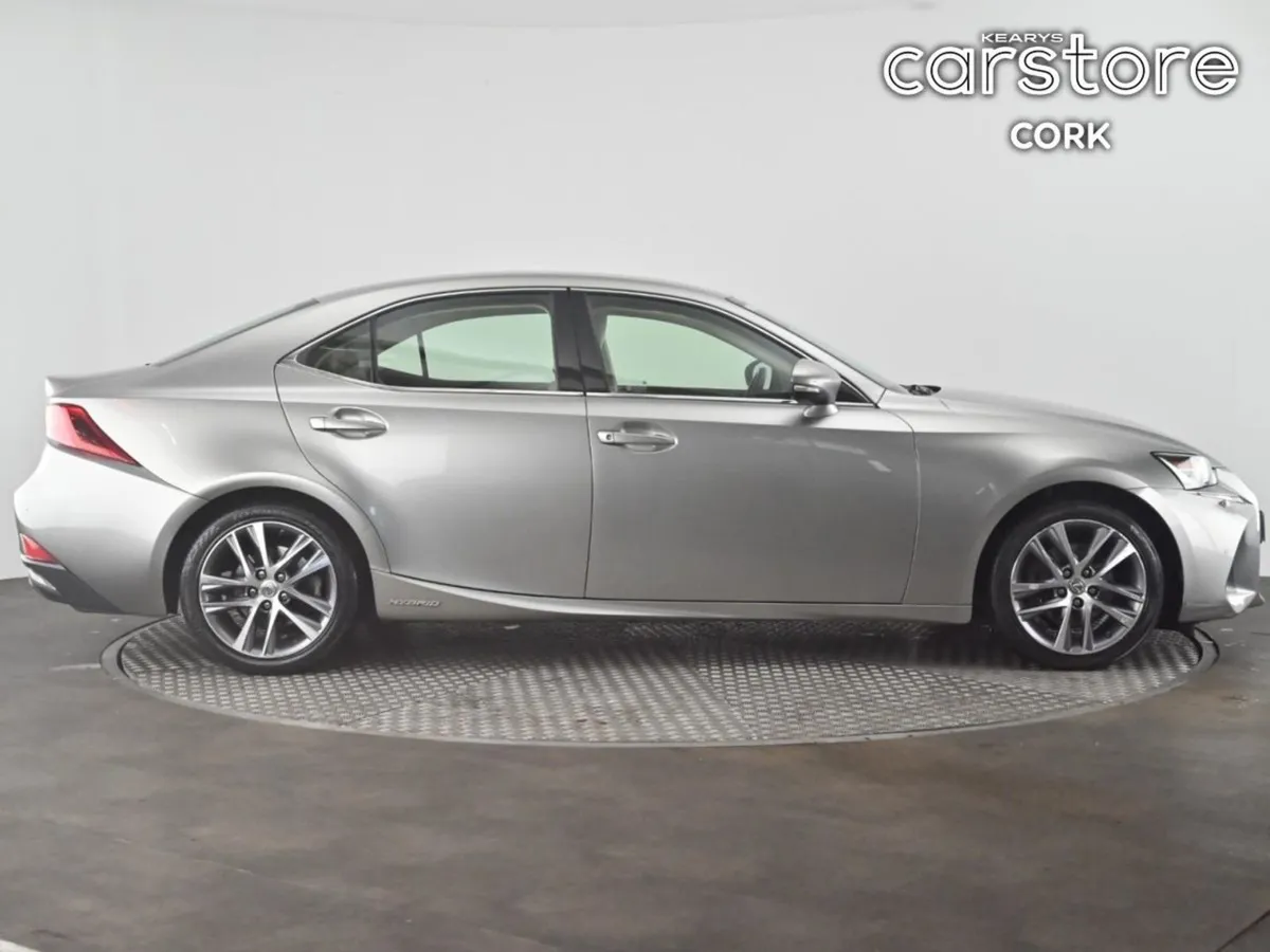 Lexus IS 300h Luxury - Image 3