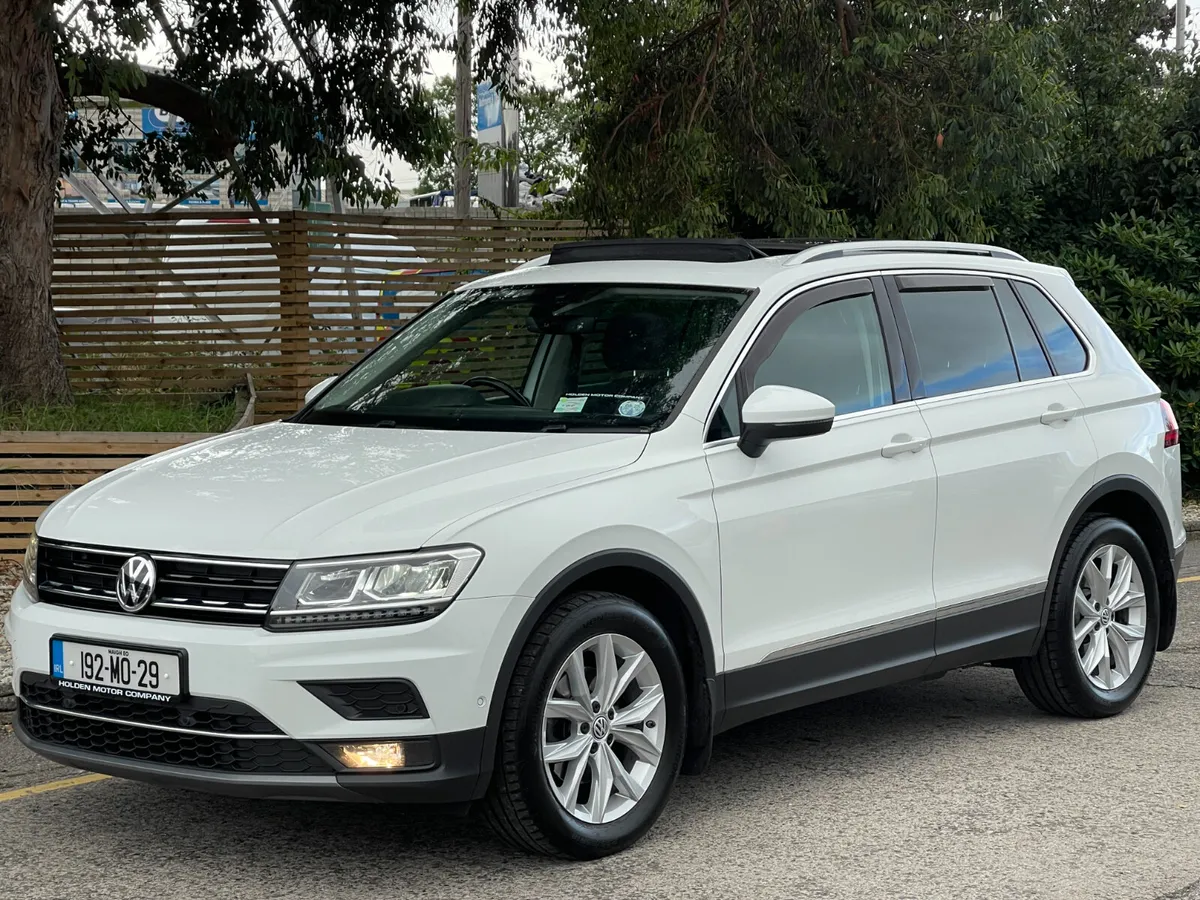 2019 Volkswagen Tiguan..heated seats..pan roof - Image 3