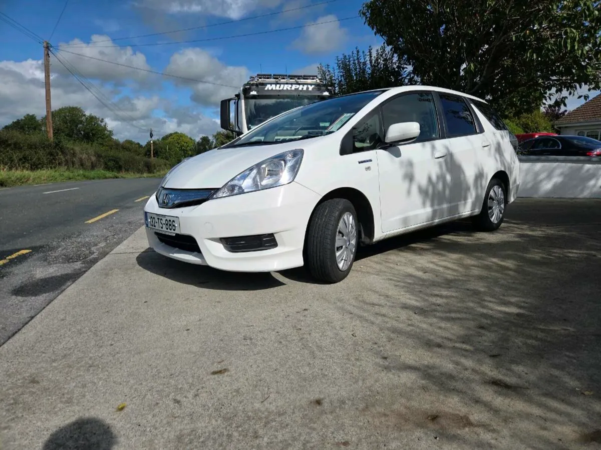 2013 Honda Fit Shuttle HYBRID - Image 2