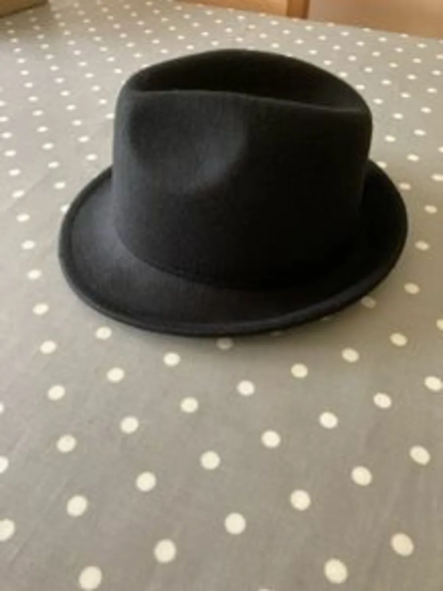 Elegant Men's Fedora Hat - Soft Fleece-Blend - Image 1