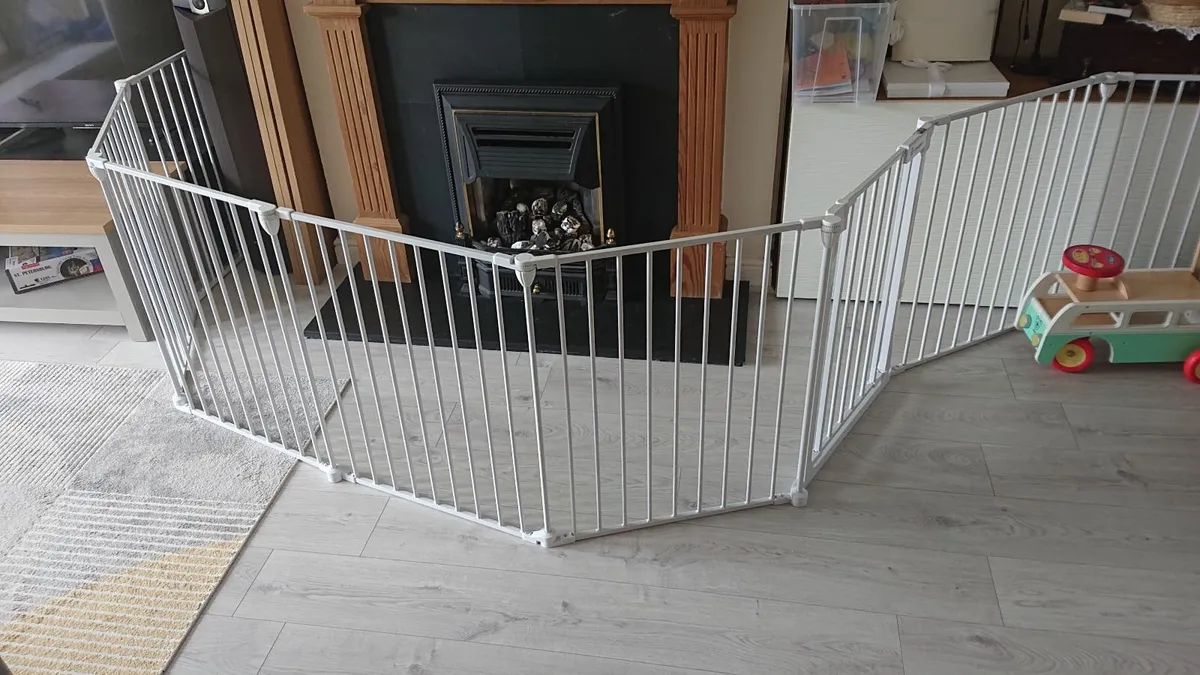 baby playpen / safety gate - Image 2
