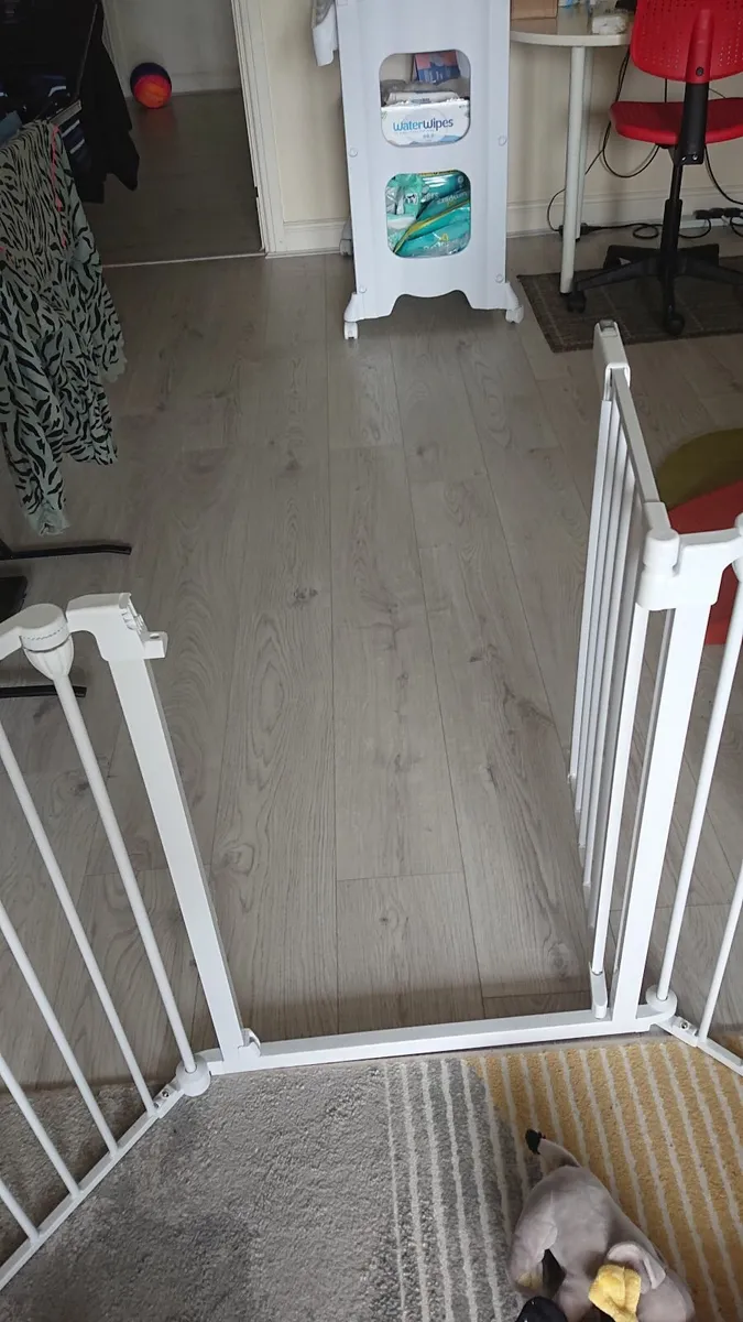 baby playpen / safety gate - Image 3