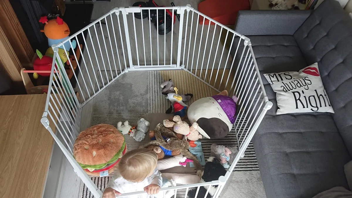 baby playpen / safety gate - Image 4
