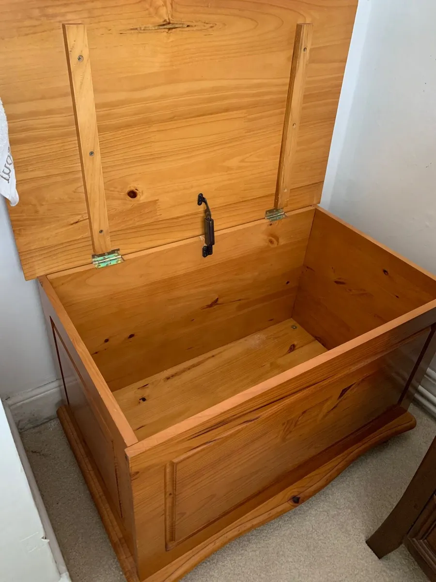 Pine Blanket Box - Image 3