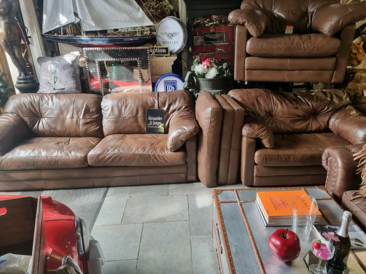 Alexander and James leather suite - Image 1