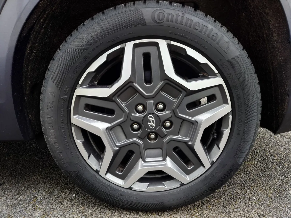 Hyundai Santa Fe 19" Alloy Wheels - Image 1