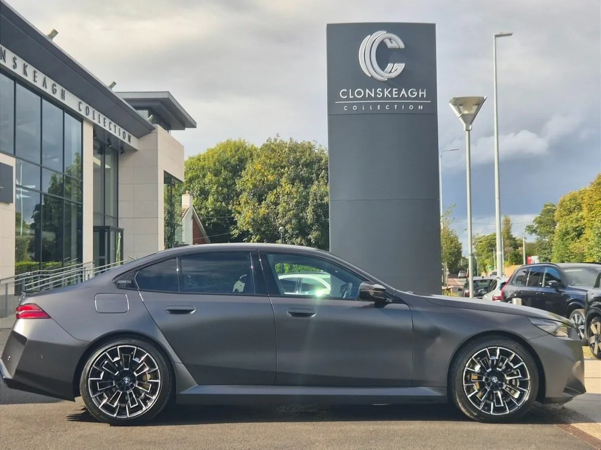 BMW M5 M5 xDrive **ULTIMATE PACK** - Image 4