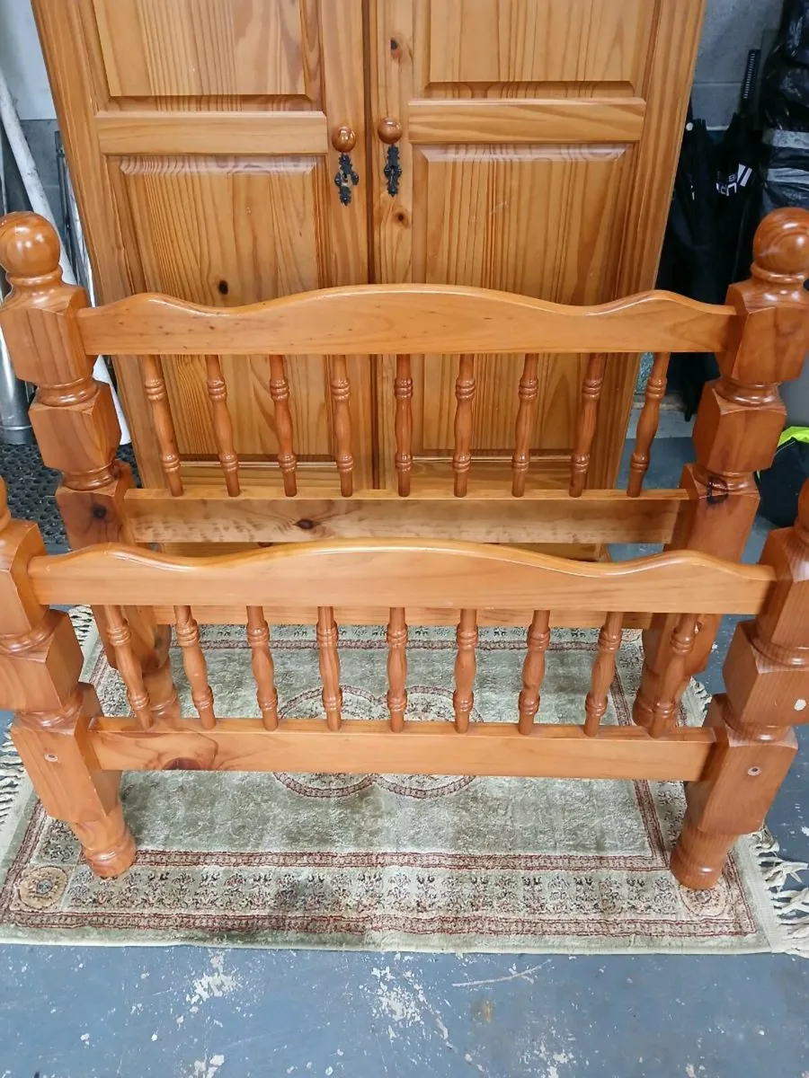 Bed and wardrobe - Image 2