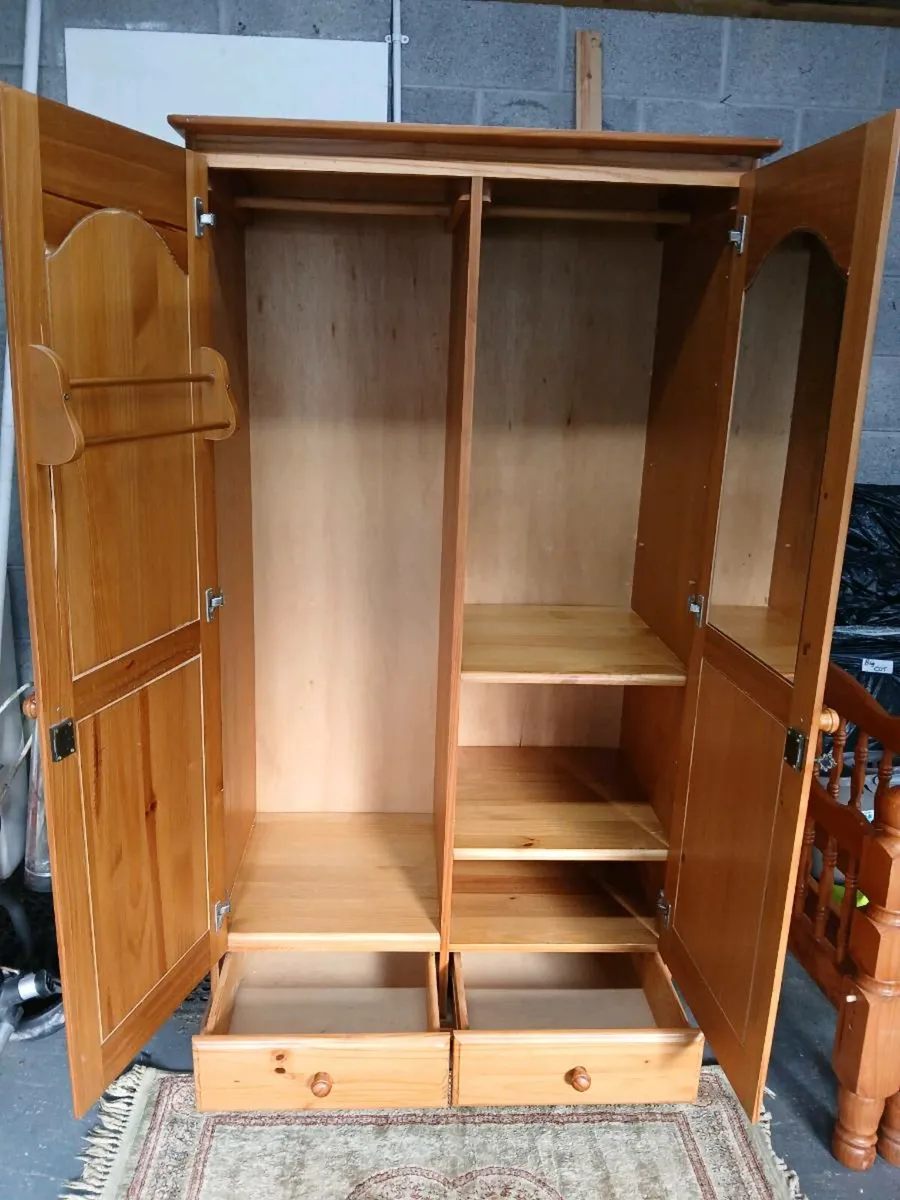 Bed and wardrobe - Image 3