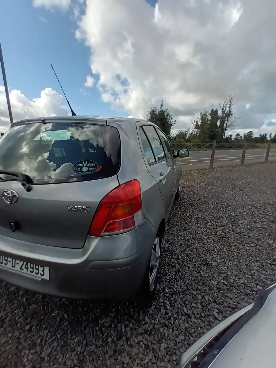 Toyota Yaris 2009 - Image 4