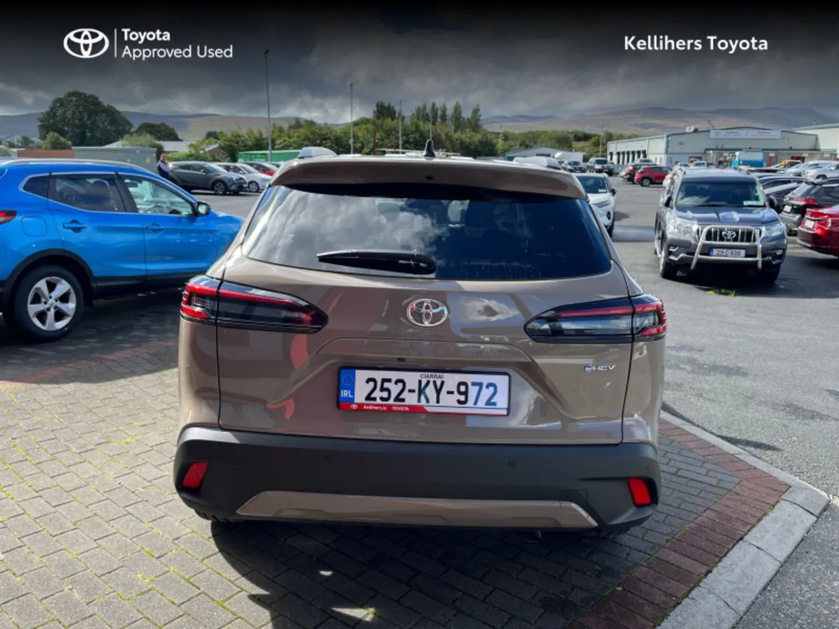 Toyota Corolla Cross HYBRID ELECTRIC SPORT - Image 4