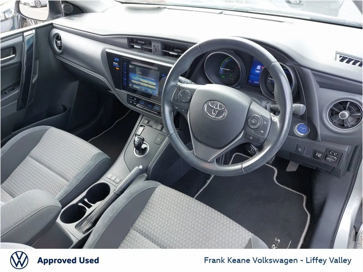 Toyota Auris Luna Sport Hybrid  rear View Camera - Image 2