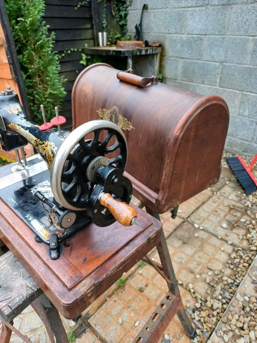 1894 Singer Sewing Machine - Image 2