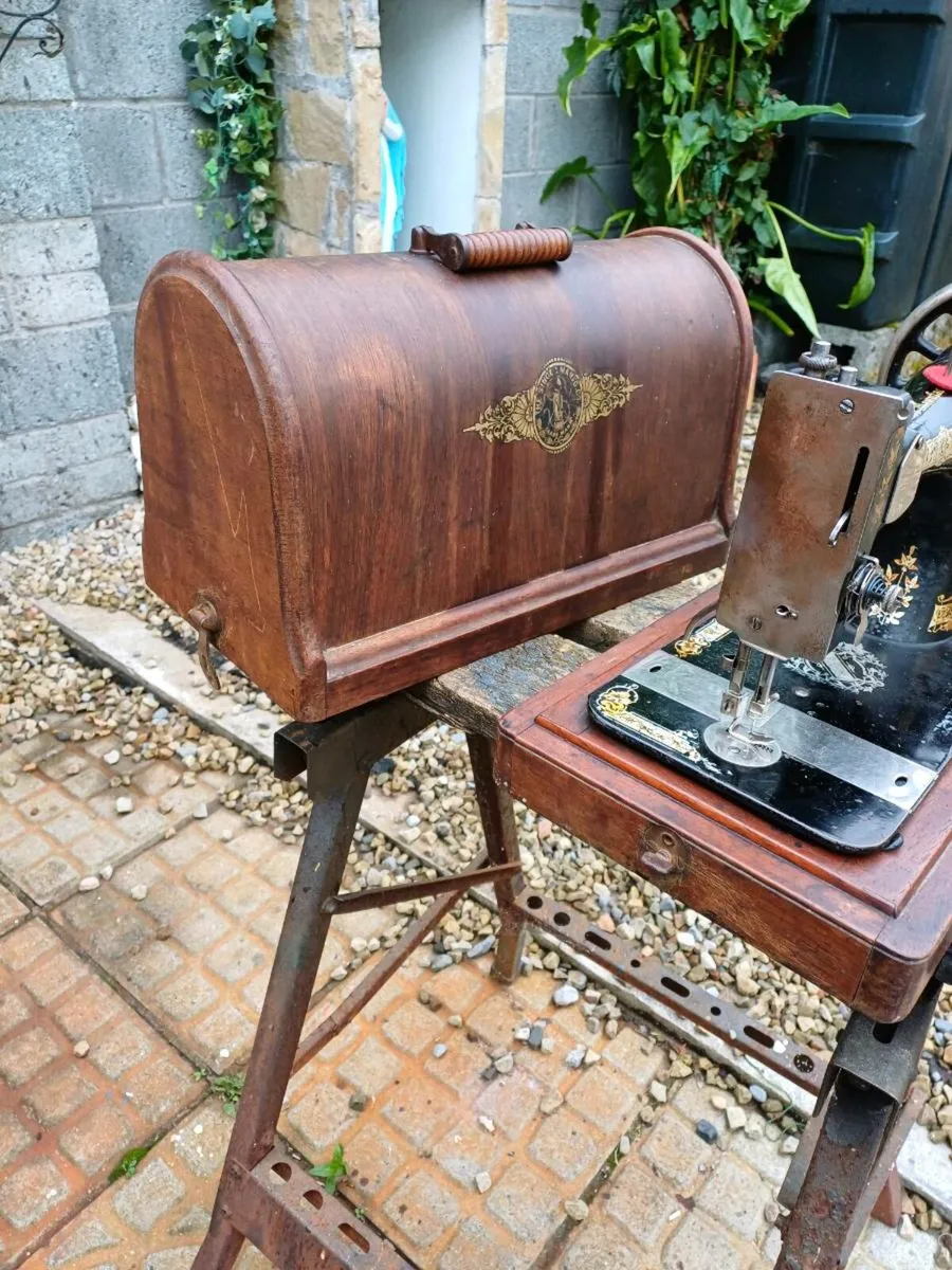 1894 Singer Sewing Machine - Image 3