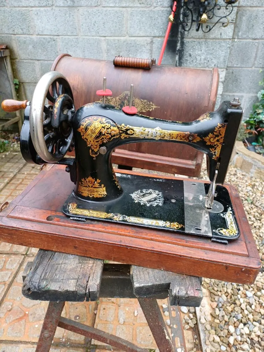 1894 Singer Sewing Machine - Image 4
