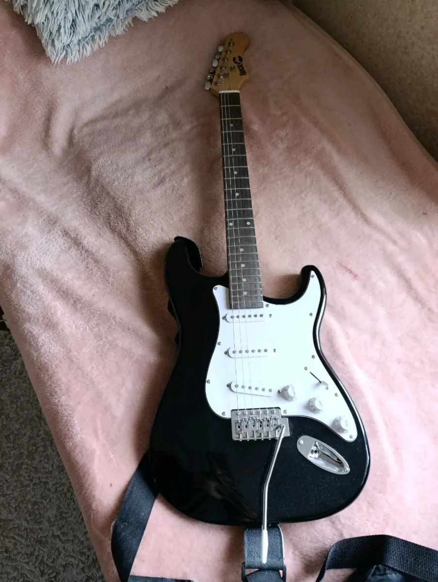 Electric guitar - Image 1