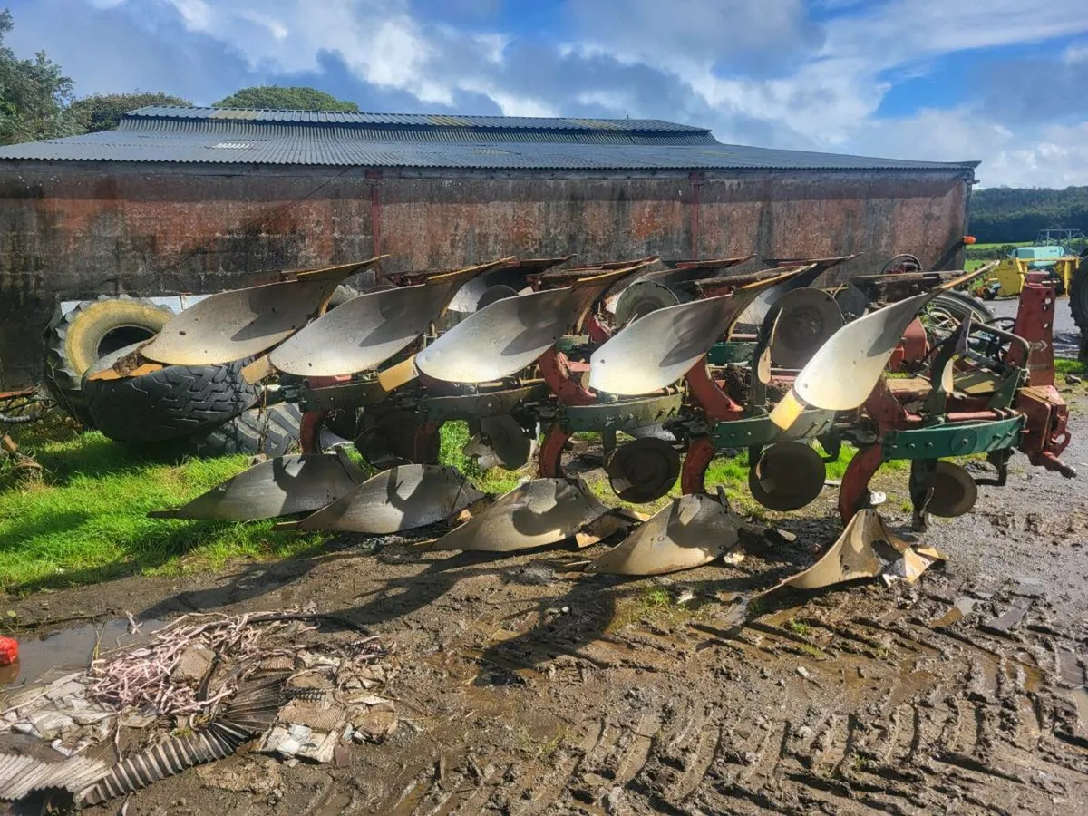 Kverneland plough - Image 1