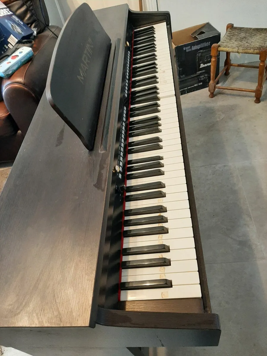 Piano keyboard   . 1 or 2 keys need attention - Image 3