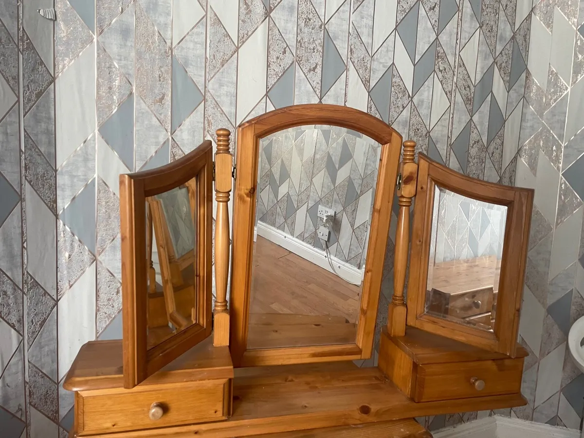 Dresser mirror