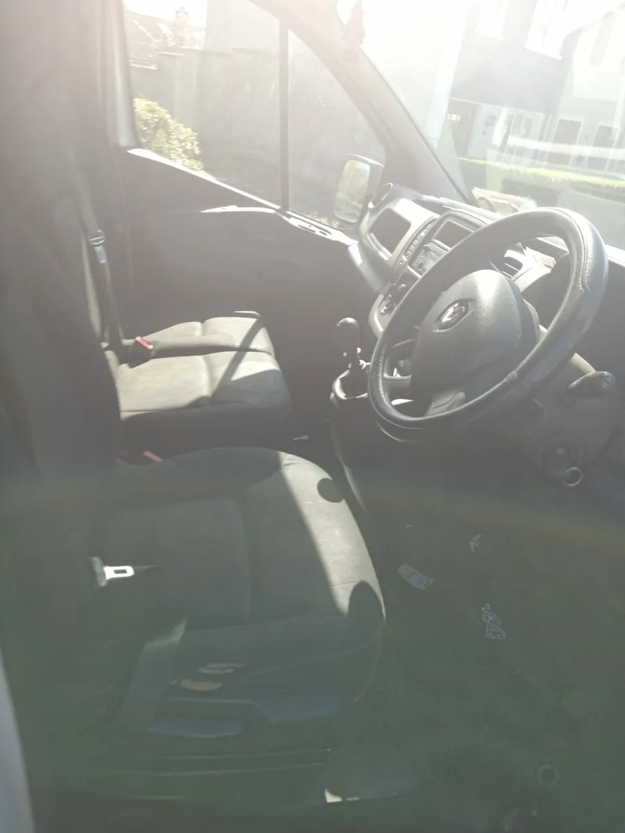 Renault traffic van - Image 4