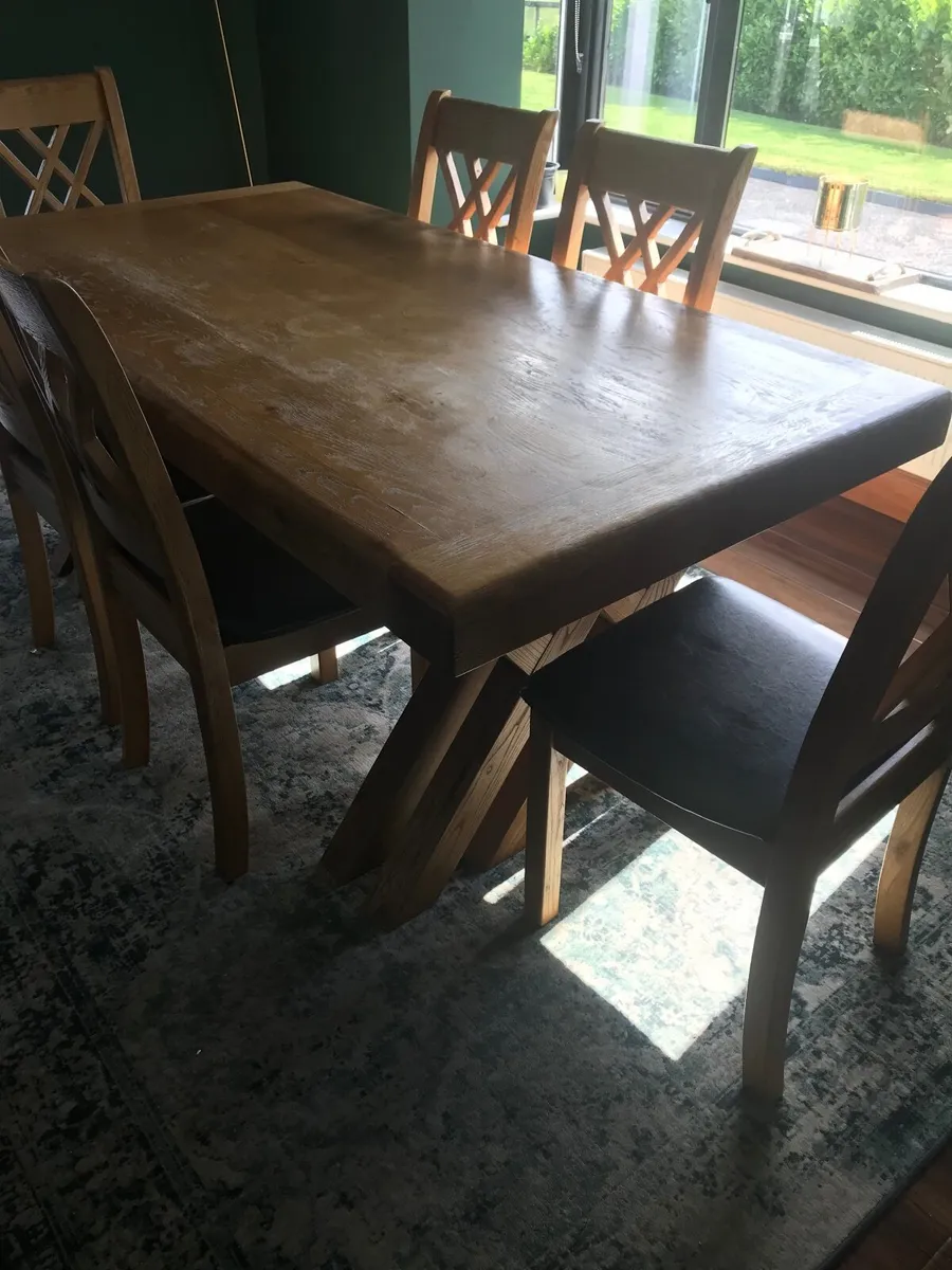 Table and chairs - Image 3