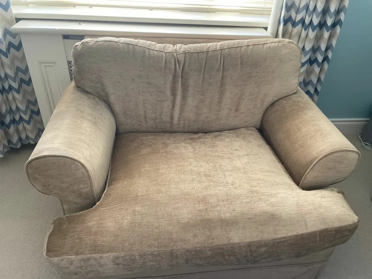 3-2-1 Seater Sofa Set and Ottoman - Image 3