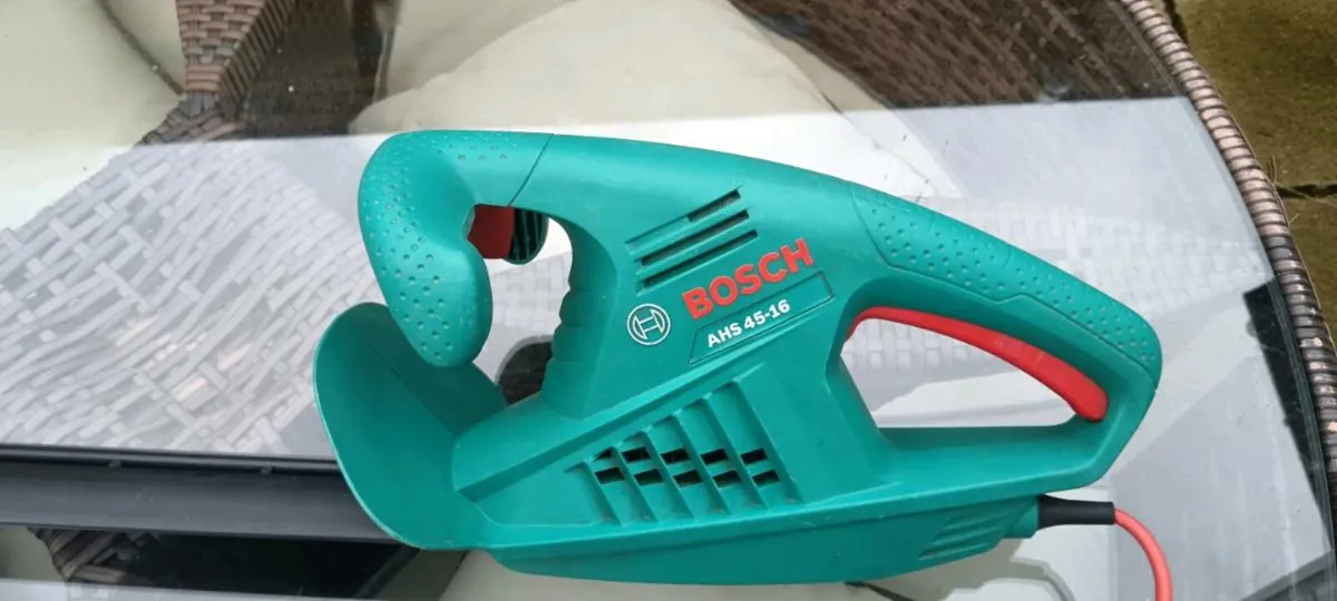 Bosch electric Hedge trimmer - pwo - Image 1