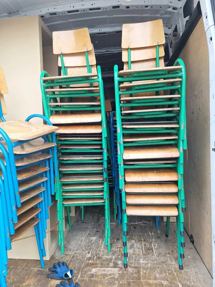 +100 old school chairs (DELIVERY) - Image 1
