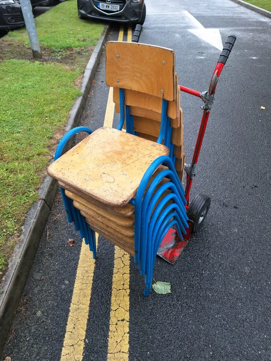 +100 old school chairs (DELIVERY) - Image 2