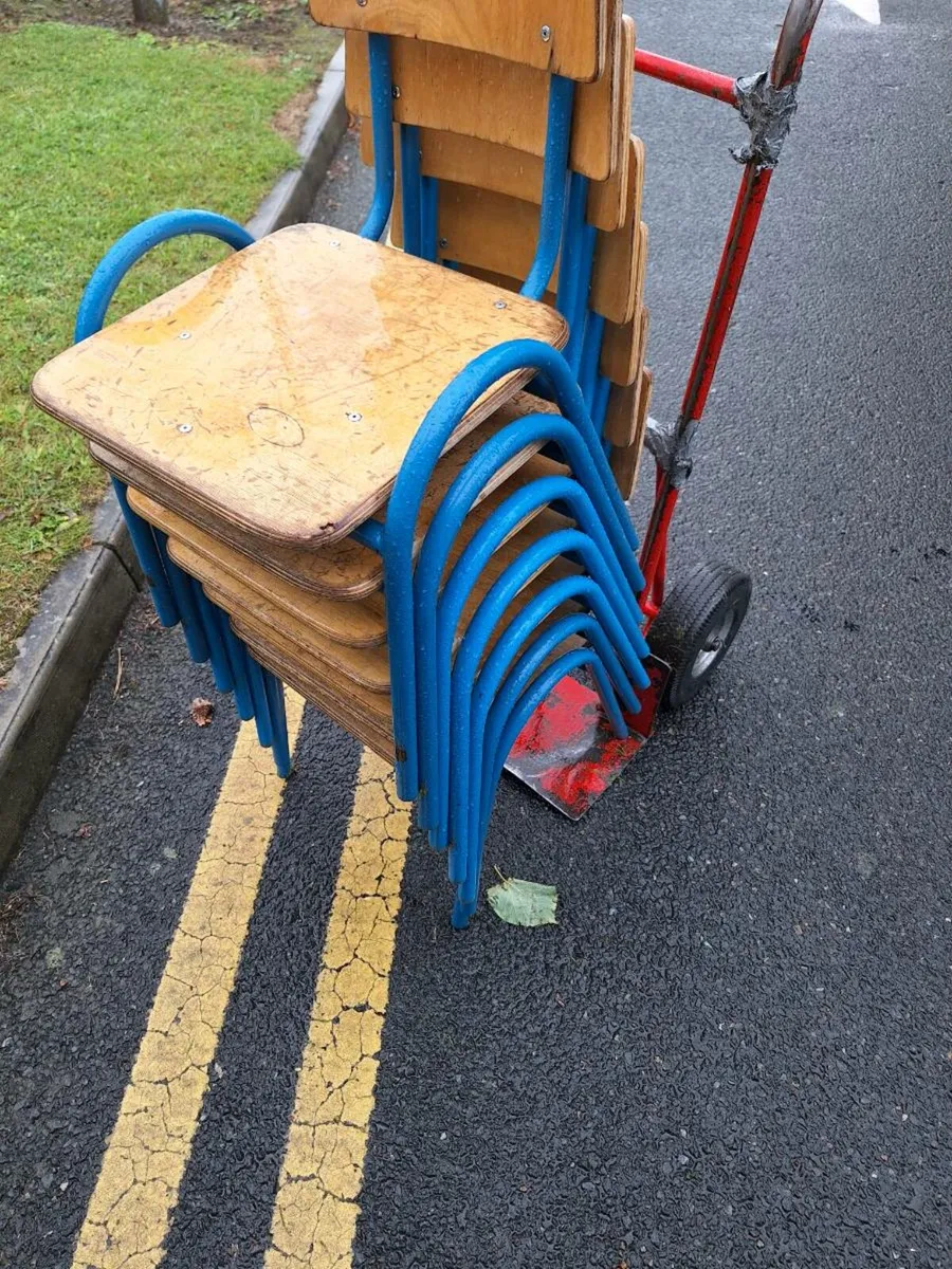 +100 old school chairs (DELIVERY) - Image 4