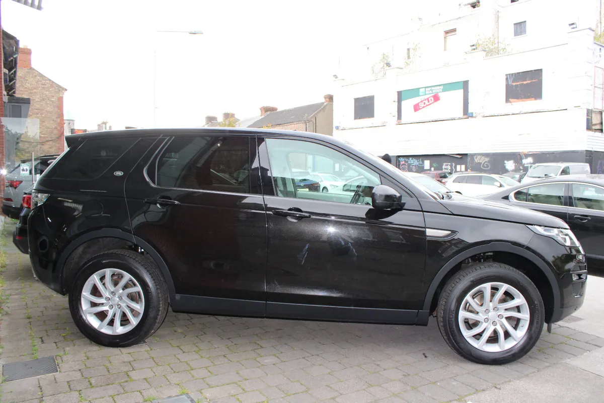 Land Rover Discovery Sport 2019 AUTO 4WD 7 SEAT - Image 3