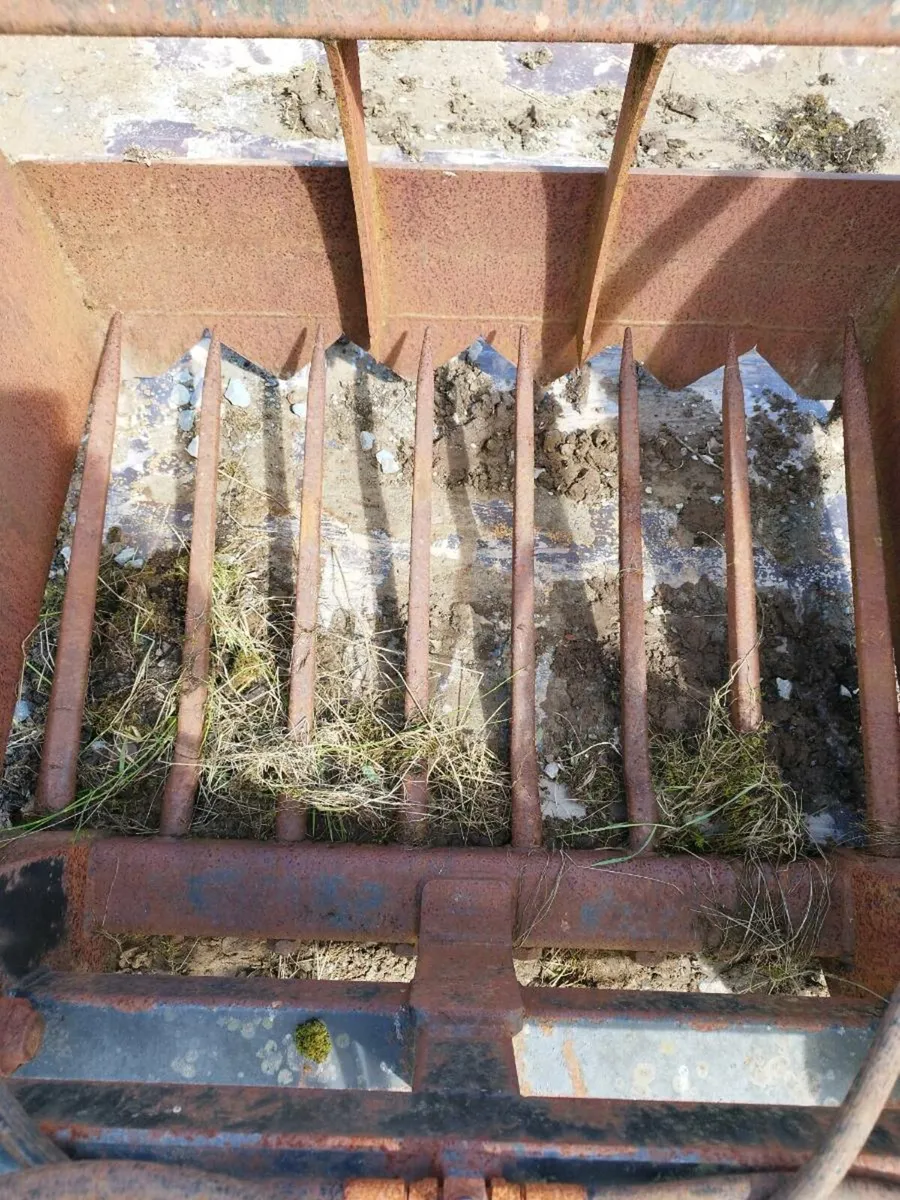 Rossmore silage grab - Image 3