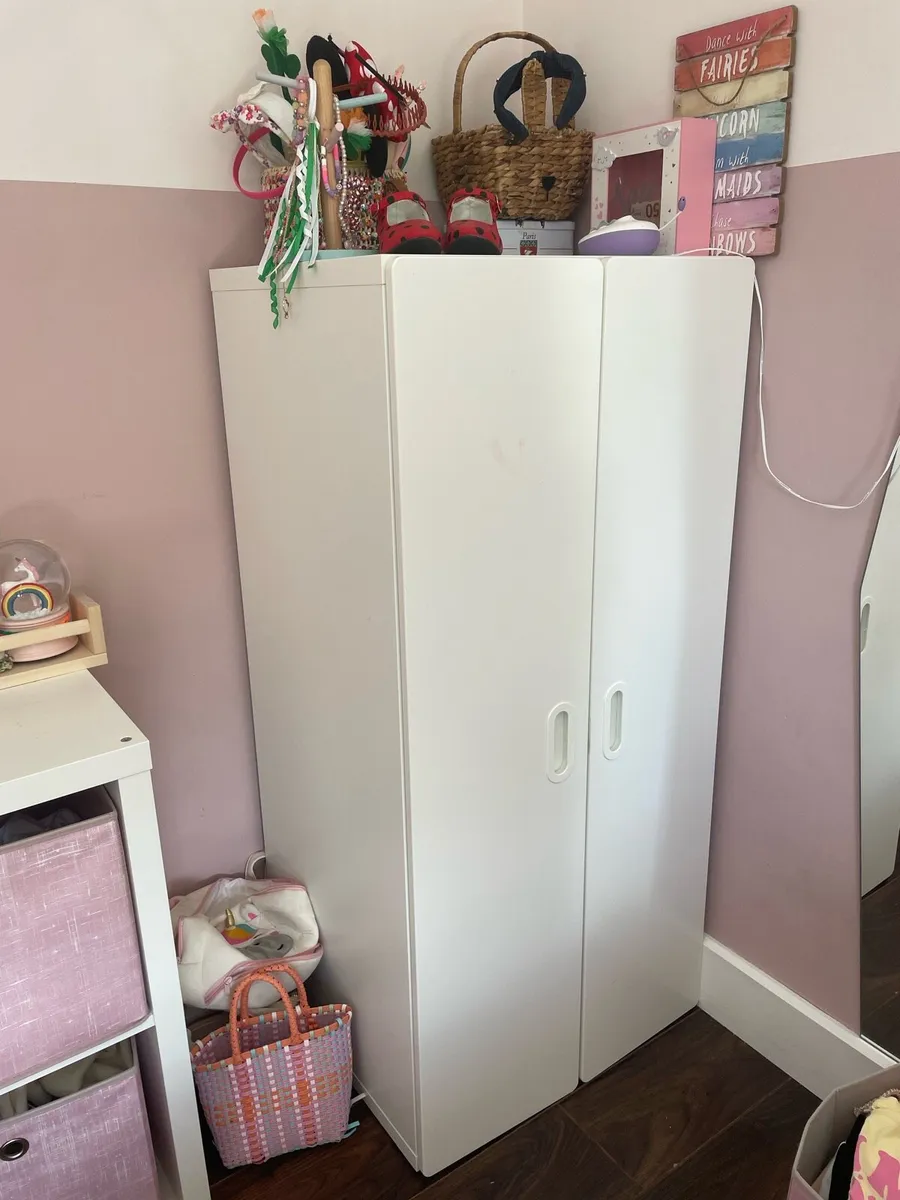 Kids wardrobe - Image 1