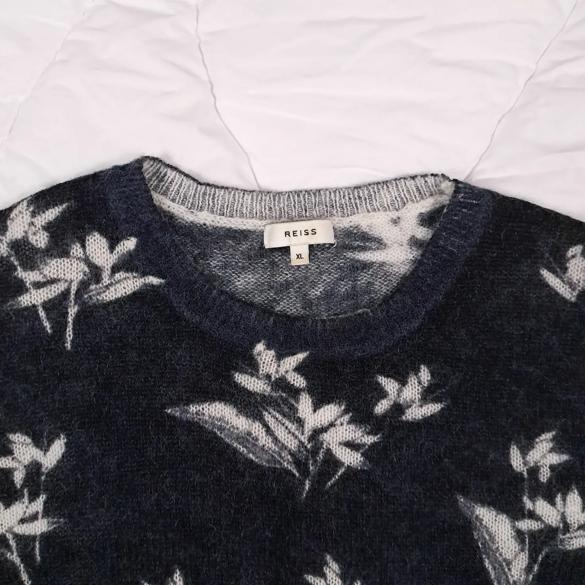 Reiss Navy Blue White Leaf Floral Jumper Mens XL - Image 2
