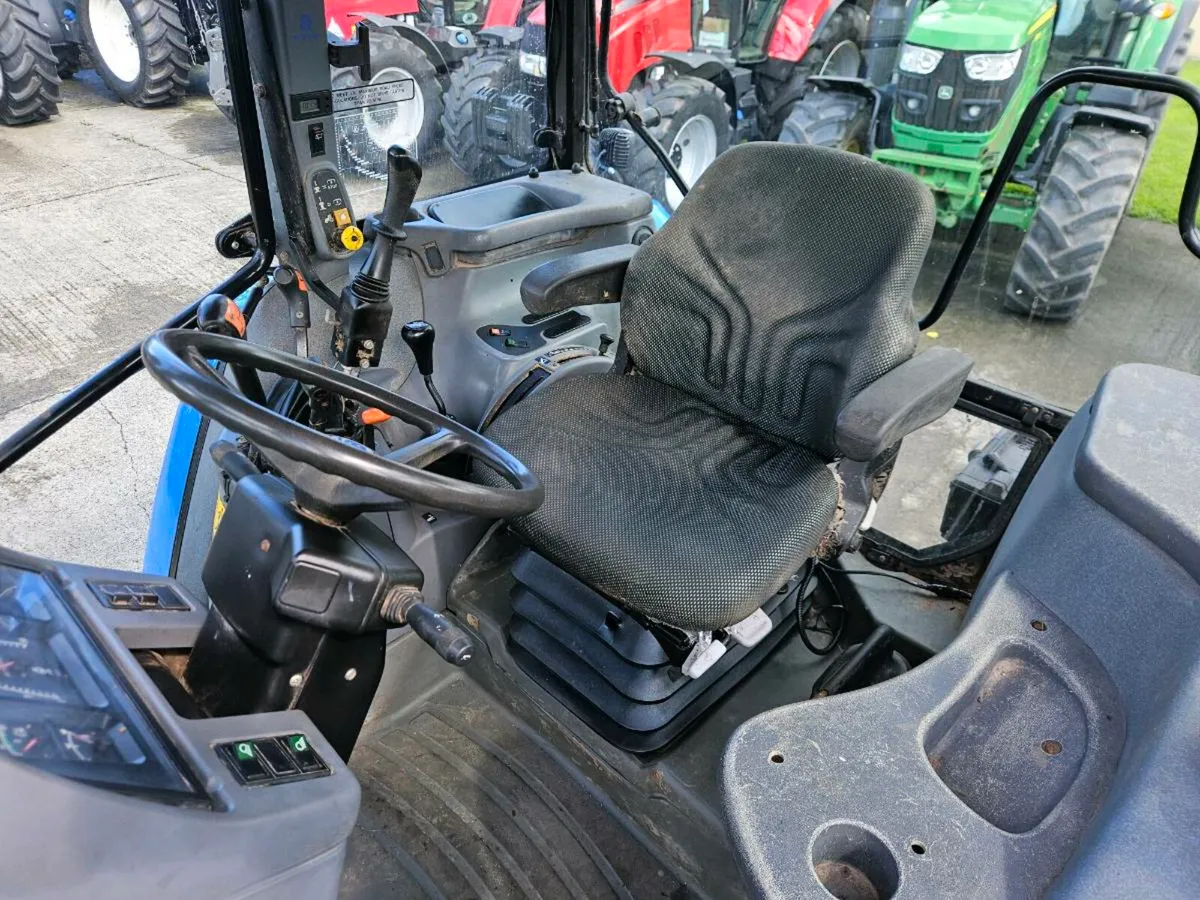New Holland TS100 2002 - Image 4