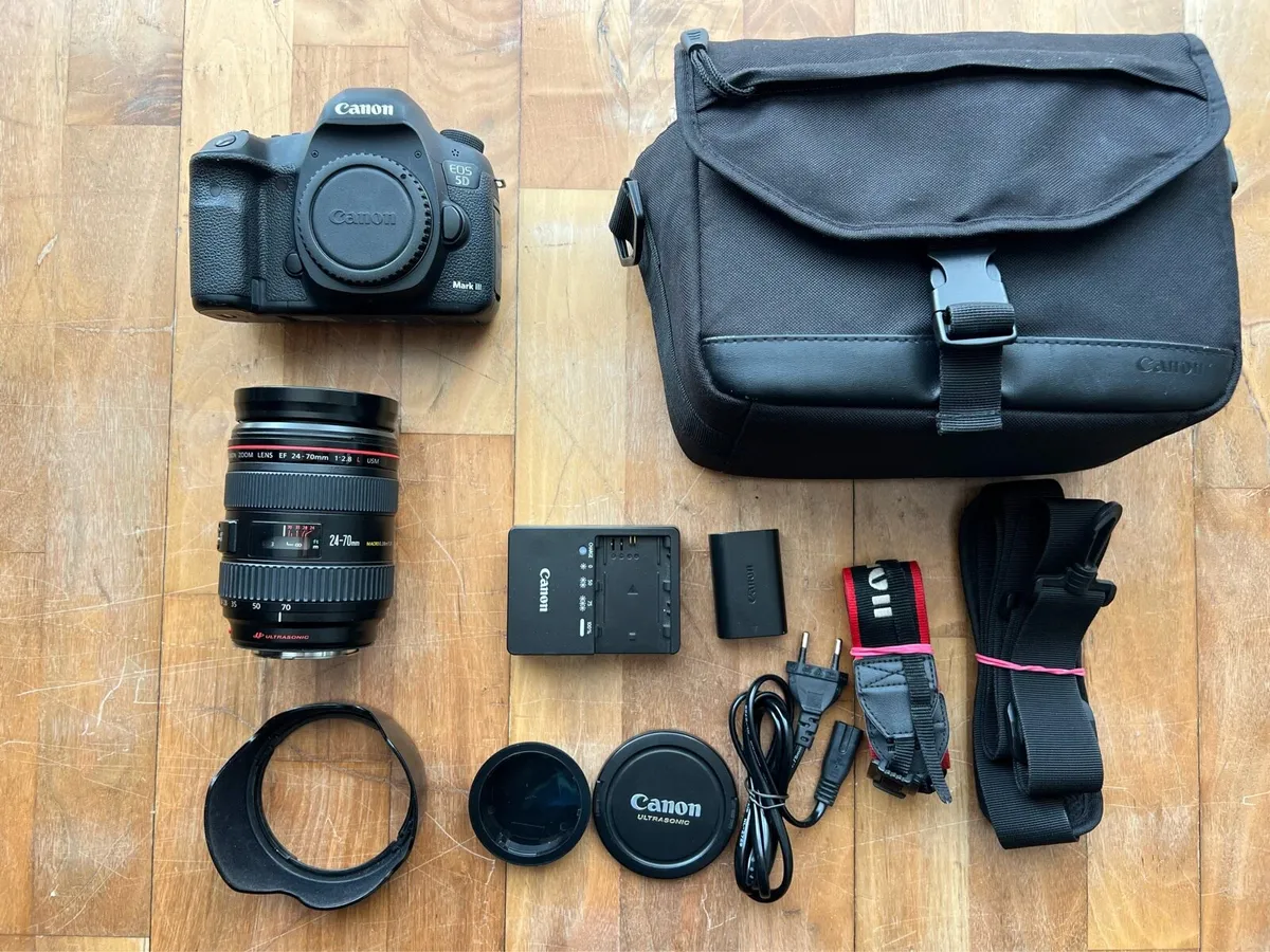 Canon Mark III plus full kit - Image 1