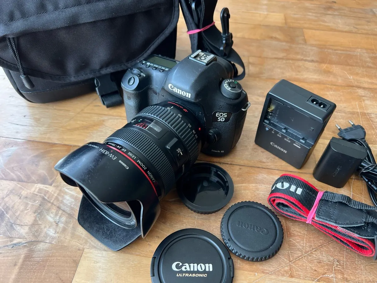 Canon Mark III plus full kit - Image 3