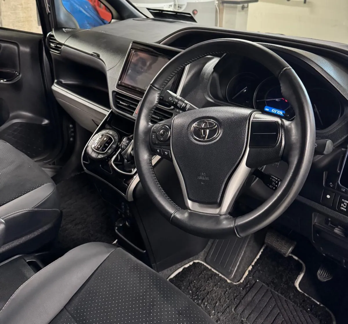 Toyota Voxy 2021 hybrid 1.8L €28950 - Image 4