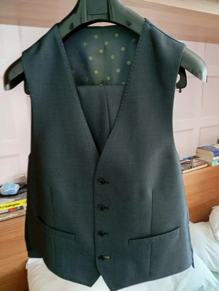 Three-piece wedding suit - Image 4