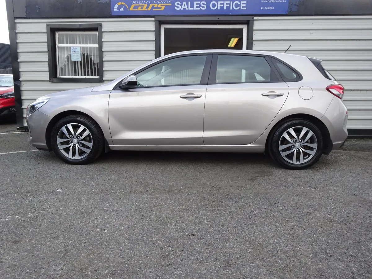 HYUNDAI I30 DELUXE 1.6 DIESEL FULL SERVICE HISTORY - Image 3