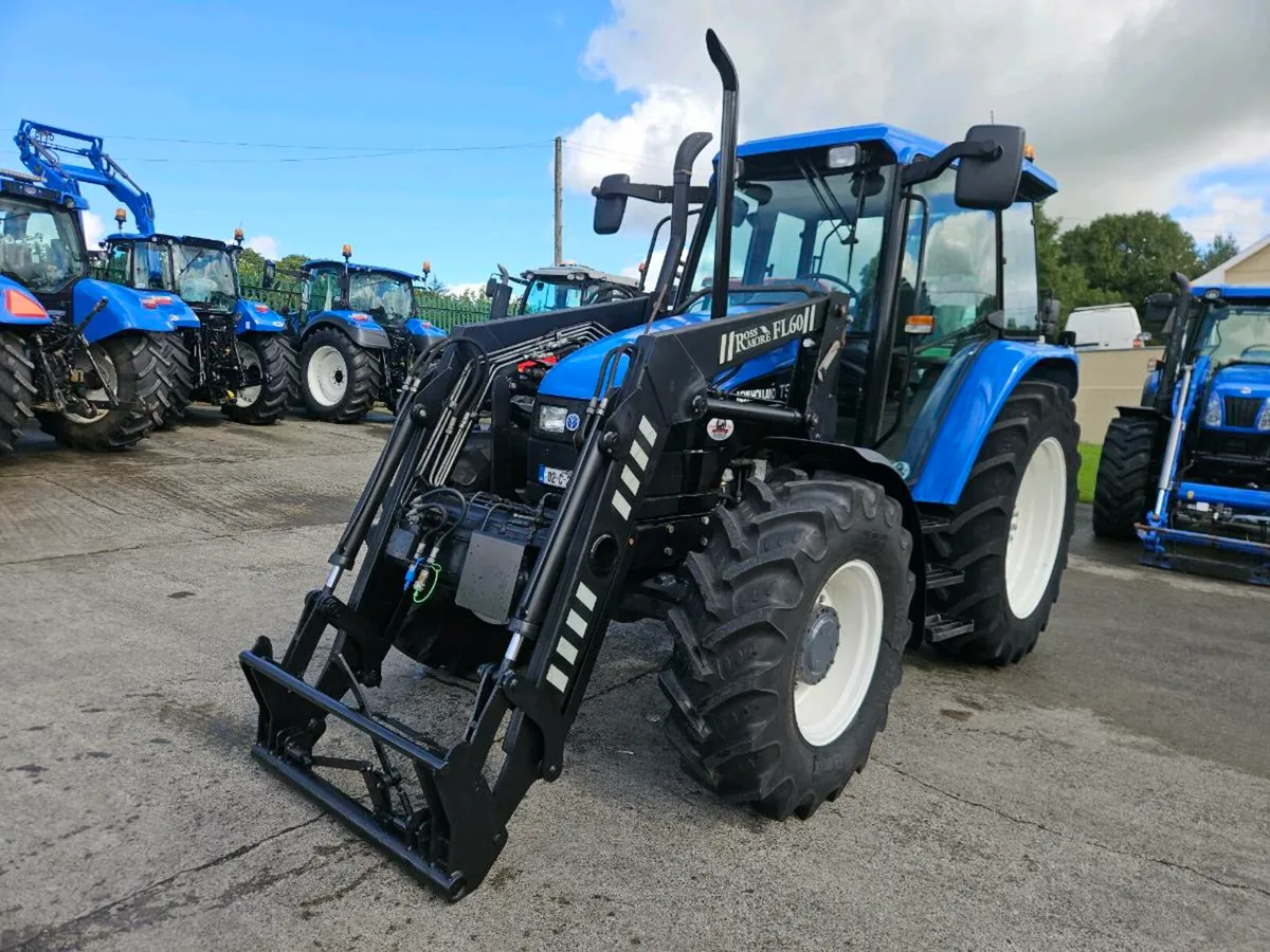 New Holland TS100 2002 - Image 2