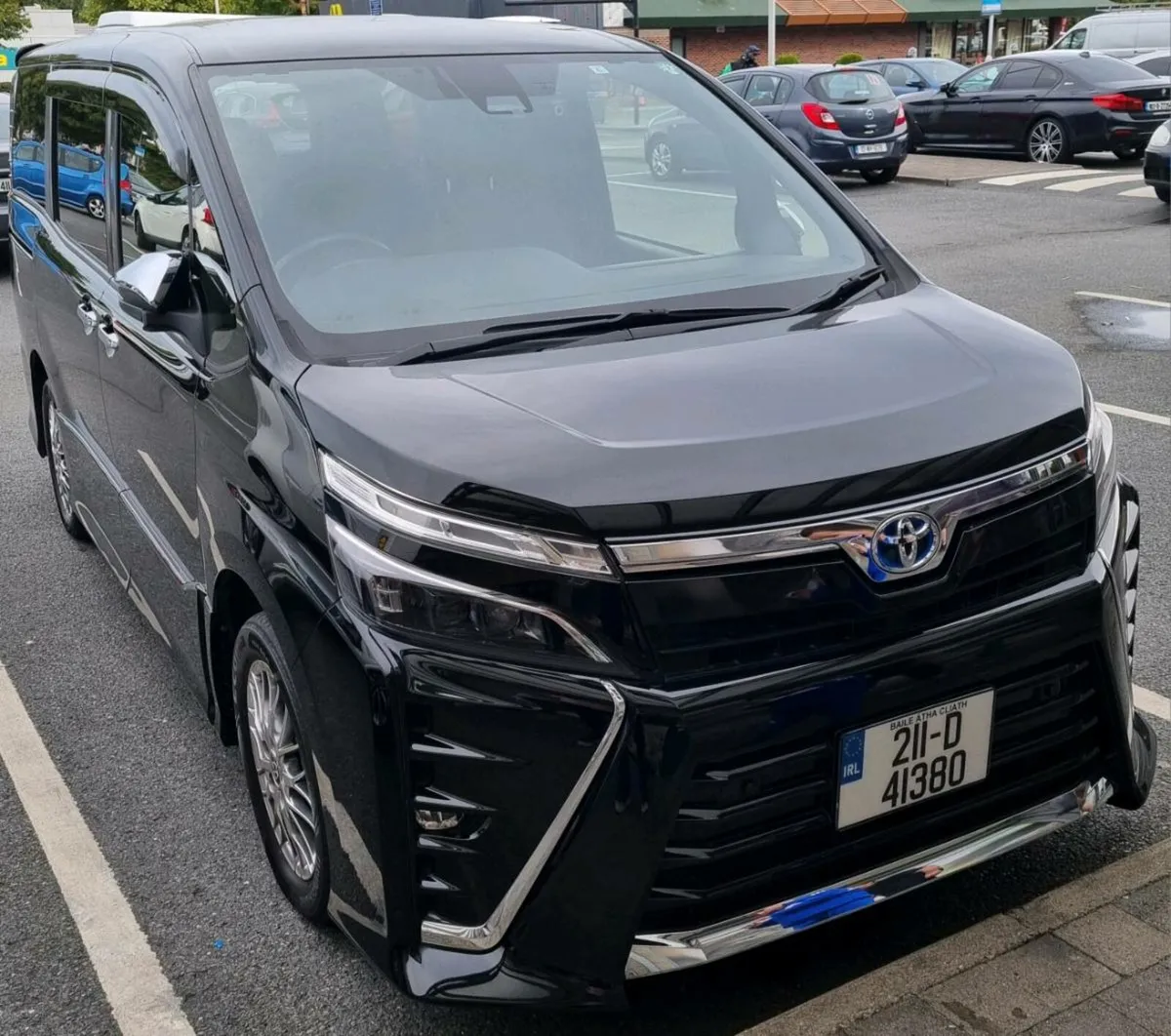 Toyota Voxy 2021 hybrid 1.8L €28950 - Image 1