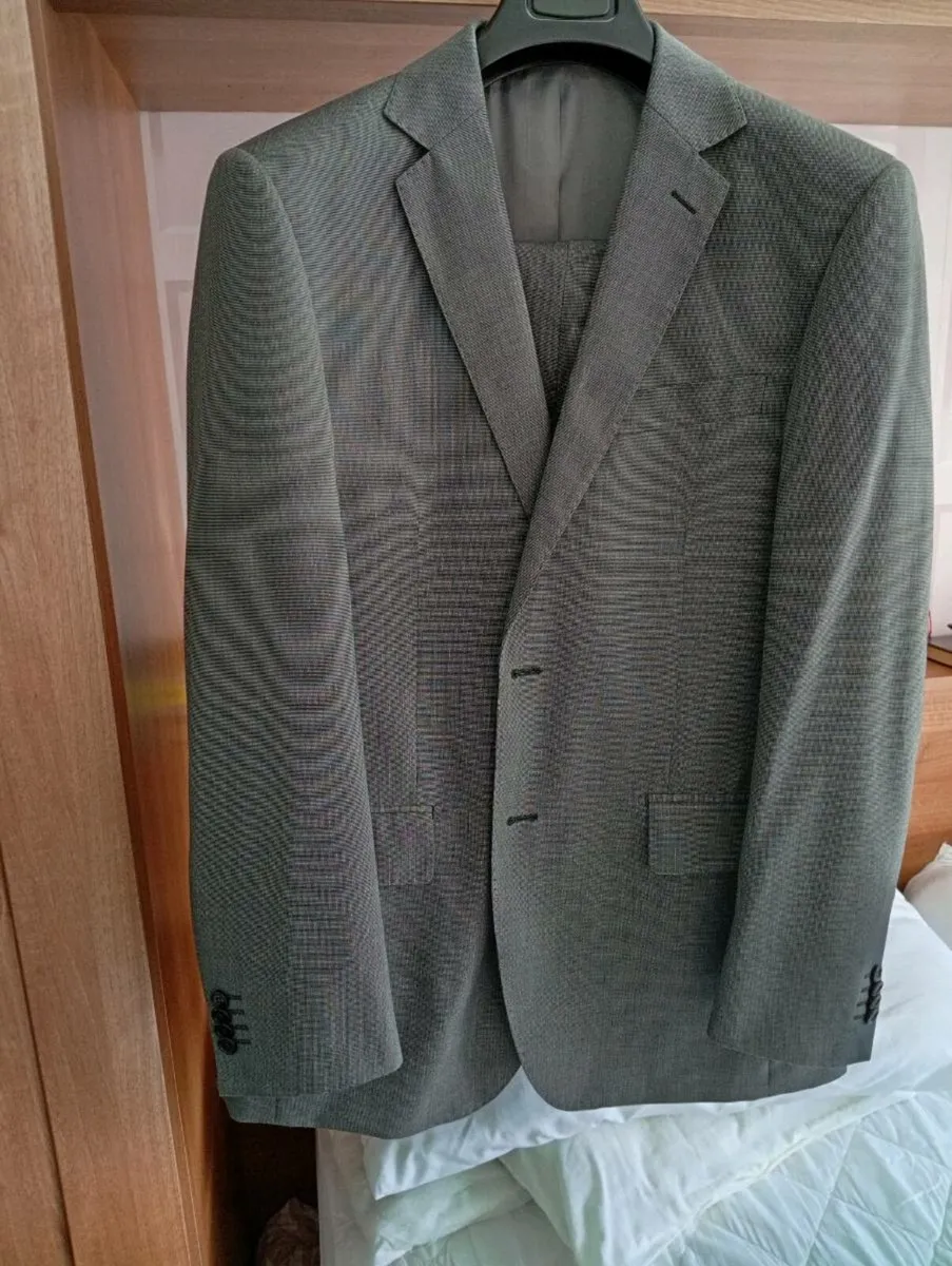 Two-piece suit - Image 3